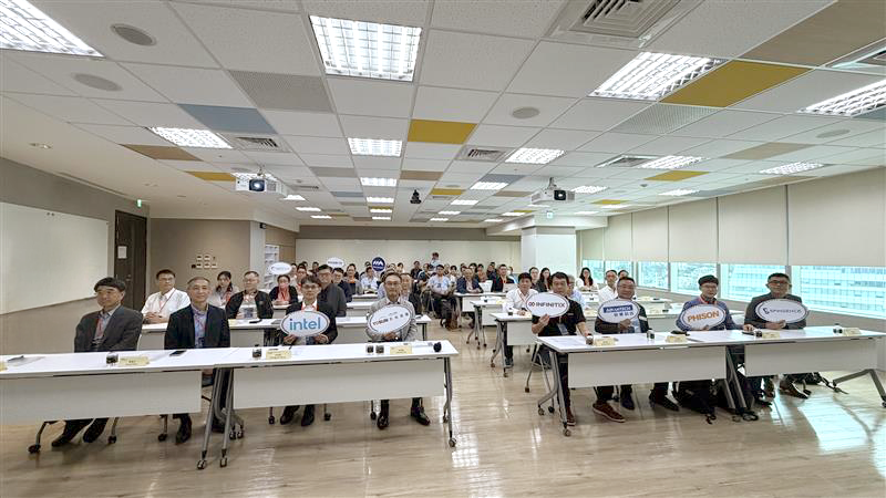 大聯大友尚以GenAI生態策略 攜手產業搶攻 AI Super Cycle大商機 - technovationtimes.com.tw 大聯大友尚以GenAI生態策略 攜手產業搶攻 AI Super Cycle大商機 - technovationtimes.com.tw